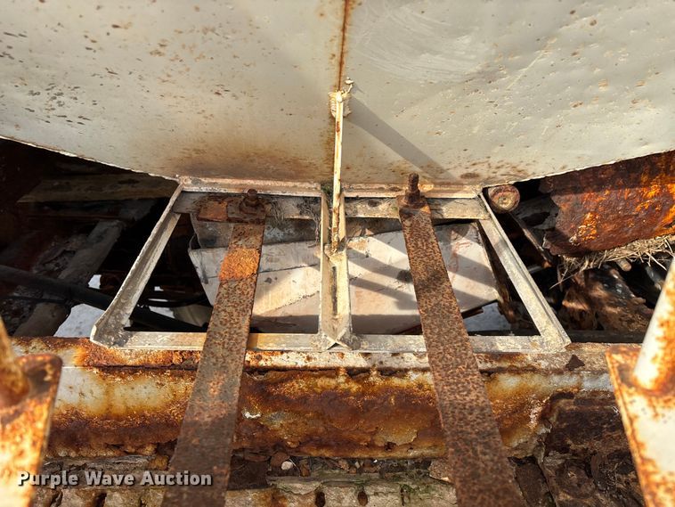 image for item ED2356 1995 WhiteGMC fertilizer delivery truck