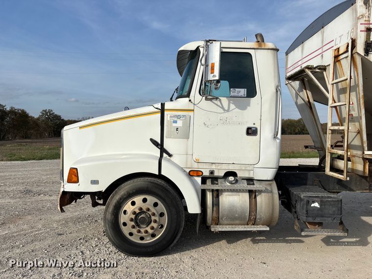 image for item ED2356 1995 WhiteGMC fertilizer delivery truck