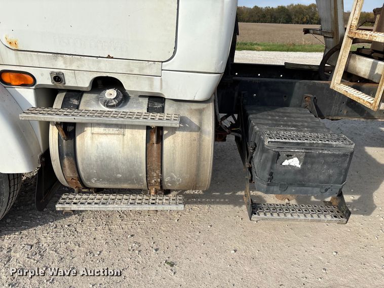 image for item ED2356 1995 WhiteGMC fertilizer delivery truck