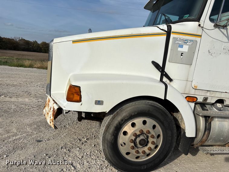 image for item ED2356 1995 WhiteGMC fertilizer delivery truck