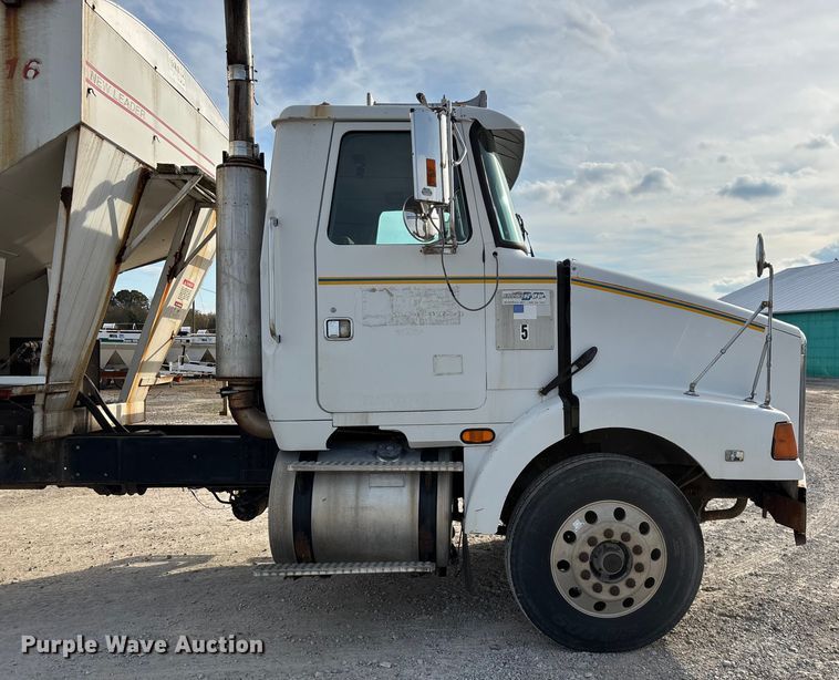 image for item ED2356 1995 WhiteGMC fertilizer delivery truck