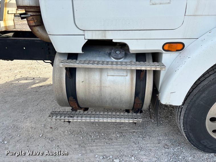 image for item ED2356 1995 WhiteGMC fertilizer delivery truck