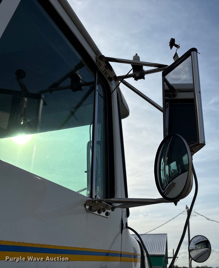 image for item ED2356 1995 WhiteGMC fertilizer delivery truck