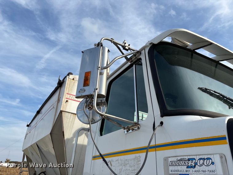 image for item ED2356 1995 WhiteGMC fertilizer delivery truck