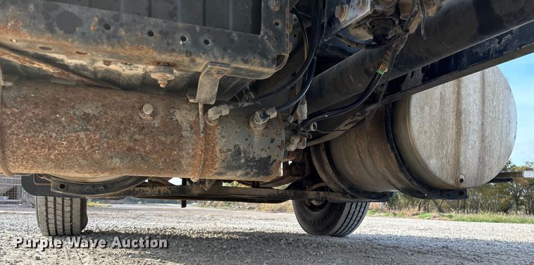 image for item ED2356 1995 WhiteGMC fertilizer delivery truck