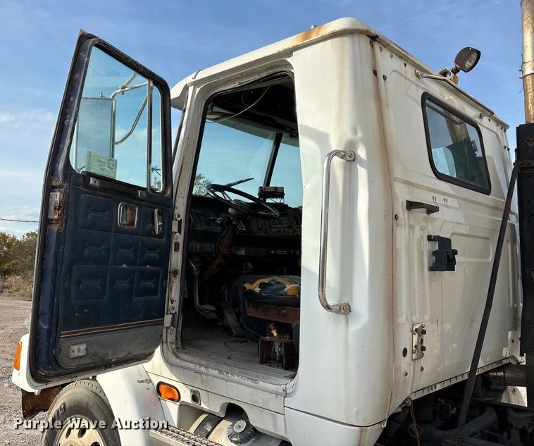 image for item ED2356 1995 WhiteGMC fertilizer delivery truck