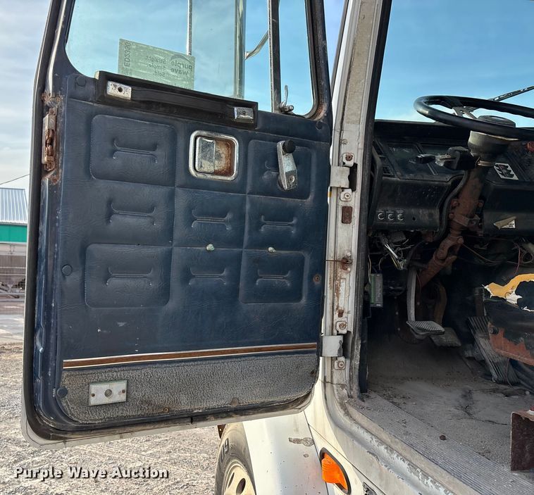 image for item ED2356 1995 WhiteGMC fertilizer delivery truck