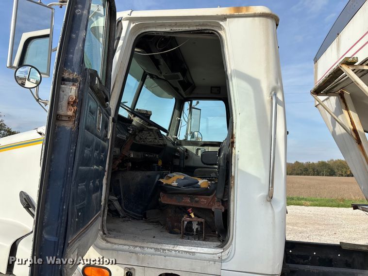 image for item ED2356 1995 WhiteGMC fertilizer delivery truck