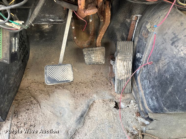 image for item ED2356 1995 WhiteGMC fertilizer delivery truck