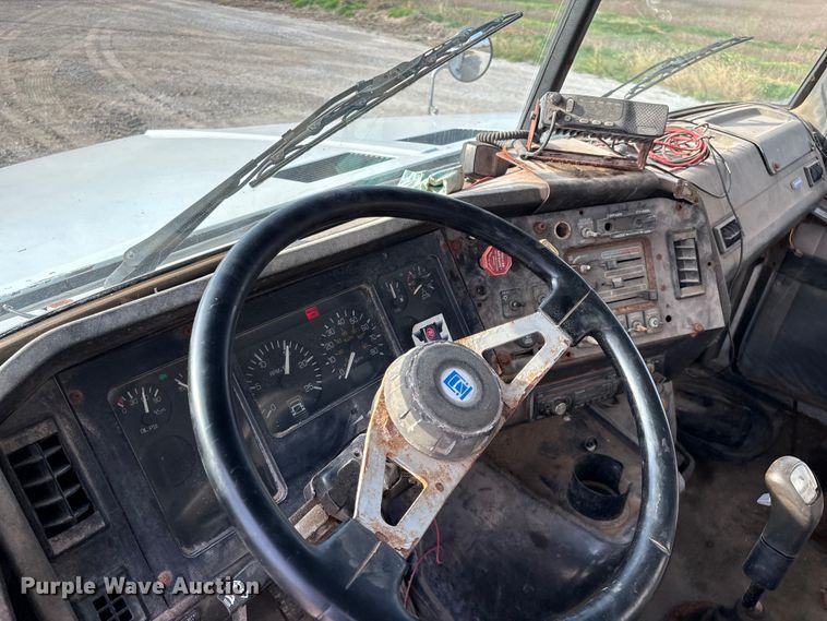 image for item ED2356 1995 WhiteGMC fertilizer delivery truck