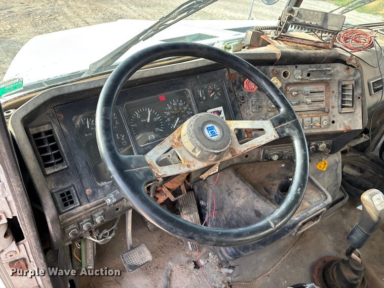 image for item ED2356 1995 WhiteGMC fertilizer delivery truck