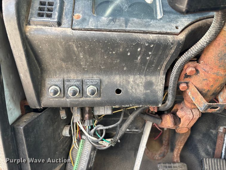 image for item ED2356 1995 WhiteGMC fertilizer delivery truck