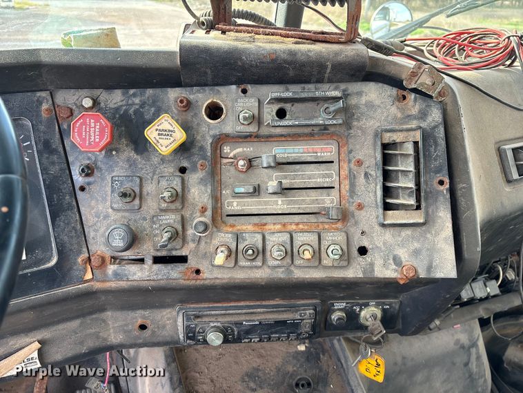 image for item ED2356 1995 WhiteGMC fertilizer delivery truck