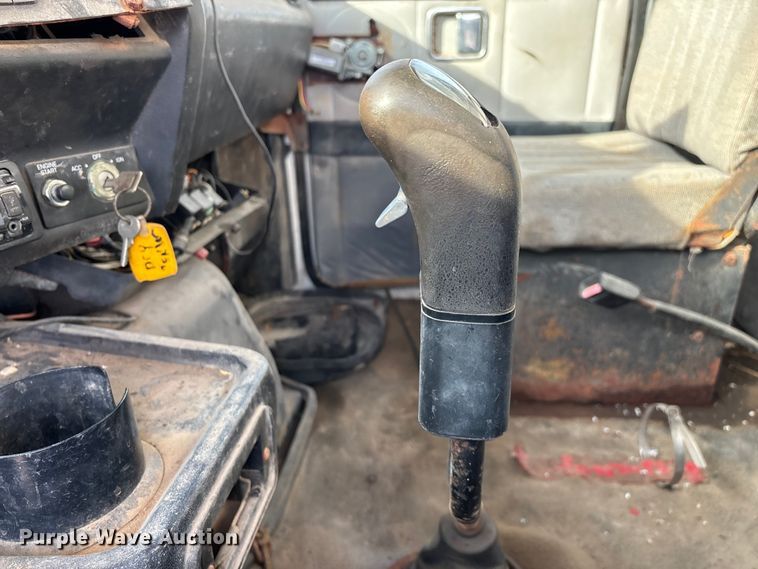 image for item ED2356 1995 WhiteGMC fertilizer delivery truck