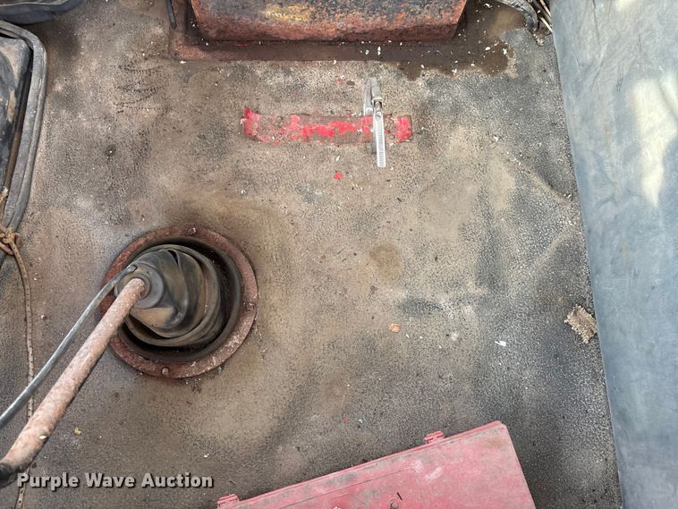 image for item ED2356 1995 WhiteGMC fertilizer delivery truck