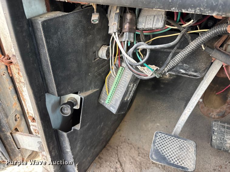 image for item ED2356 1995 WhiteGMC fertilizer delivery truck