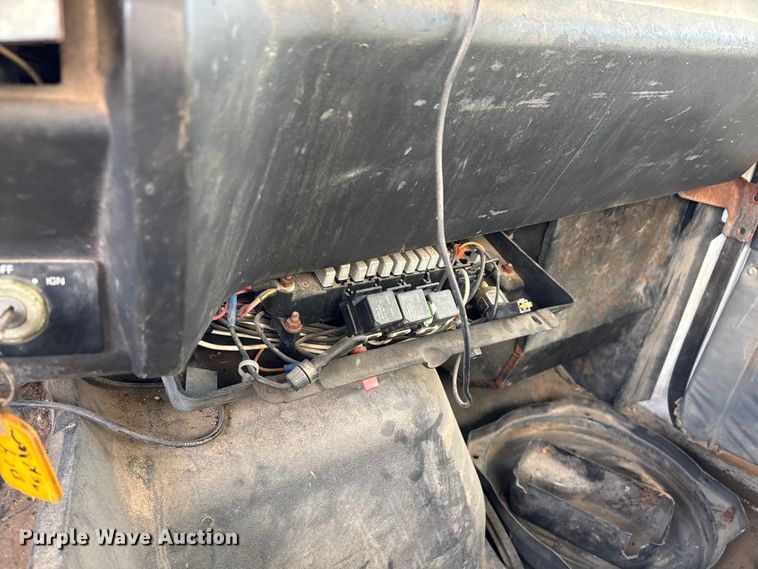 image for item ED2356 1995 WhiteGMC fertilizer delivery truck