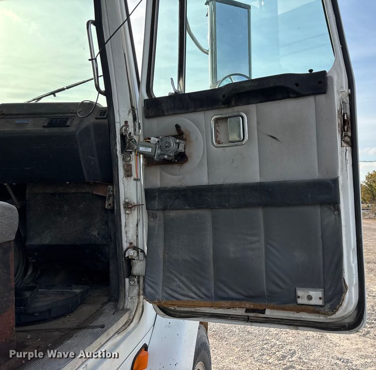 image for item ED2356 1995 WhiteGMC fertilizer delivery truck