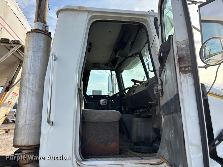 image for item ED2356 1995 WhiteGMC fertilizer delivery truck