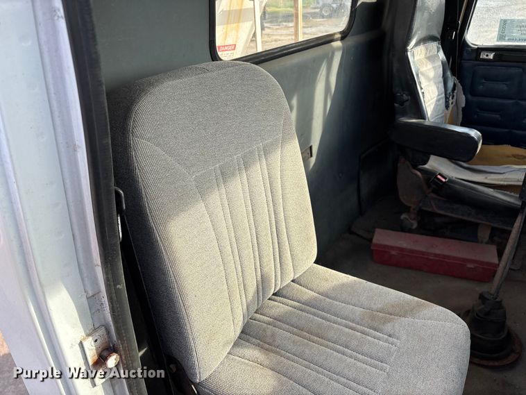 image for item ED2356 1995 WhiteGMC fertilizer delivery truck