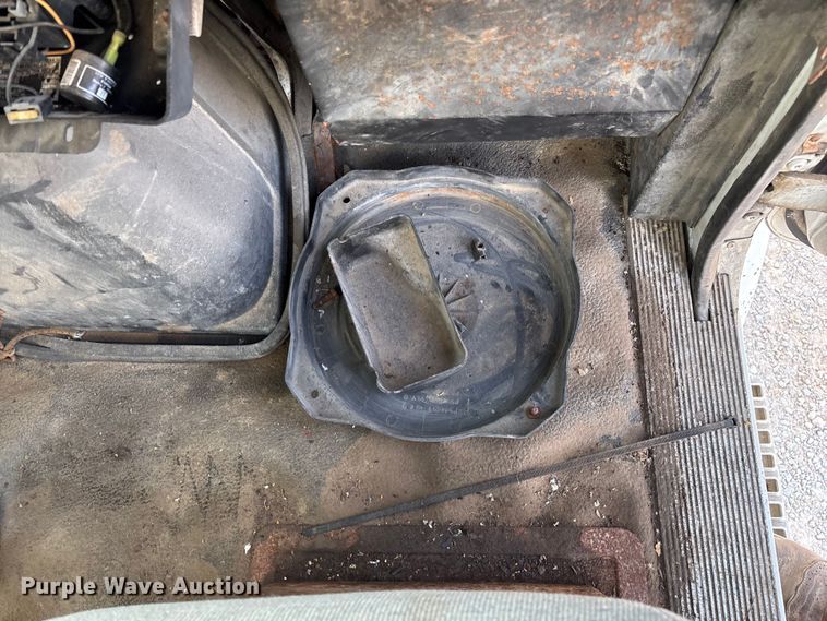 image for item ED2356 1995 WhiteGMC fertilizer delivery truck