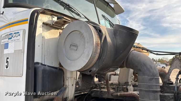 image for item ED2356 1995 WhiteGMC fertilizer delivery truck