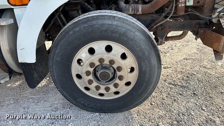 image for item ED2356 1995 WhiteGMC fertilizer delivery truck