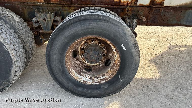 image for item ED2356 1995 WhiteGMC fertilizer delivery truck