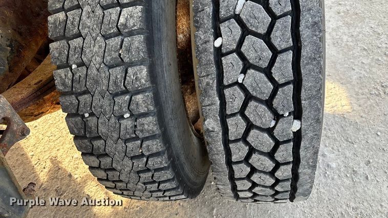 image for item ED2356 1995 WhiteGMC fertilizer delivery truck