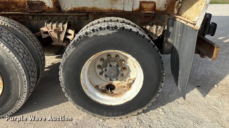 image for item ED2356 1995 WhiteGMC fertilizer delivery truck