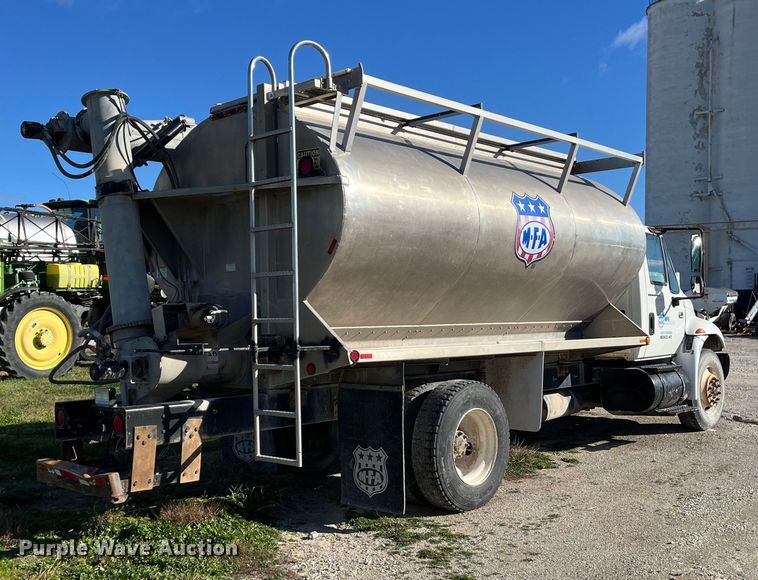 image for item ED2362 2005 International 4300 feed delivery truck