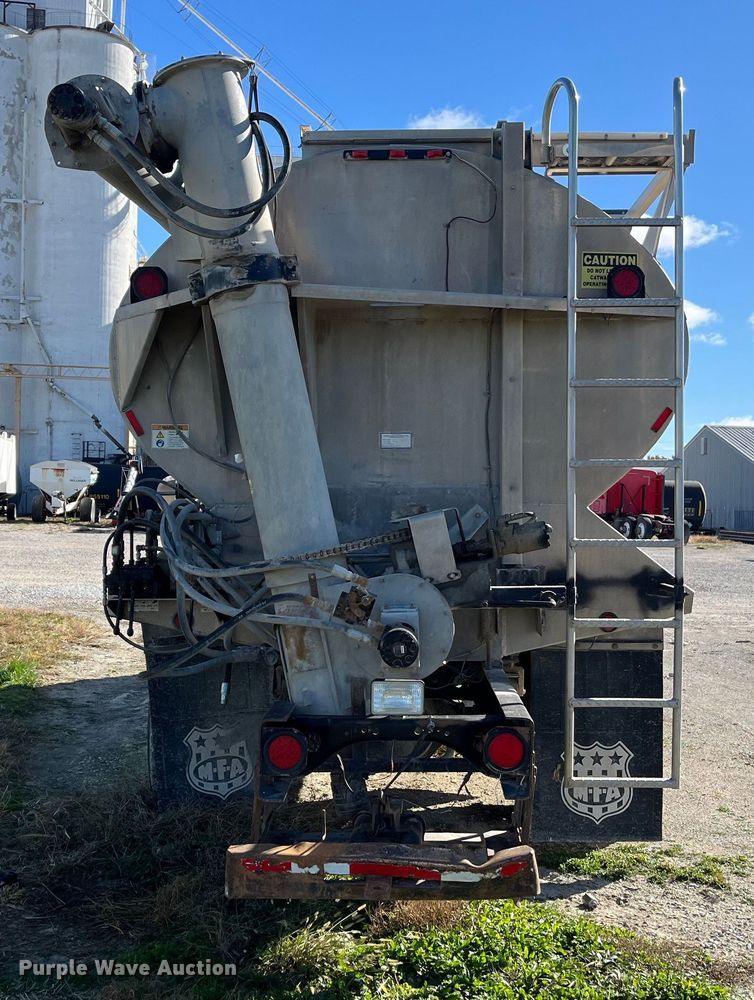 image for item ED2362 2005 International 4300 feed delivery truck