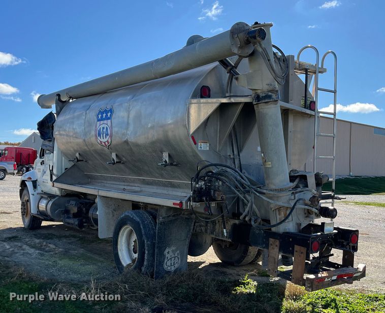 image for item ED2362 2005 International 4300 feed delivery truck