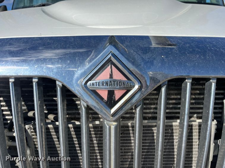 image for item ED2362 2005 International 4300 feed delivery truck