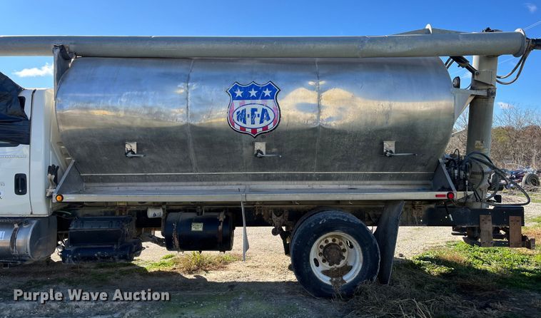 image for item ED2362 2005 International 4300 feed delivery truck