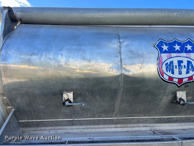 image for item ED2362 2005 International 4300 feed delivery truck