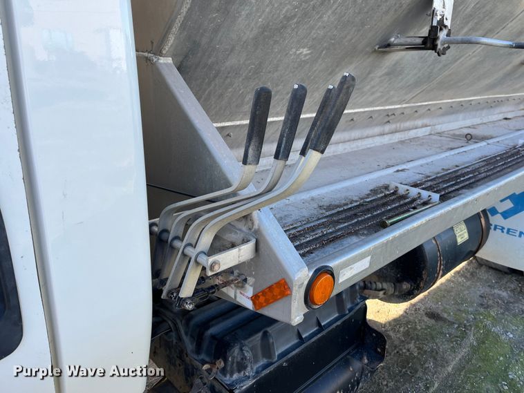 image for item ED2362 2005 International 4300 feed delivery truck