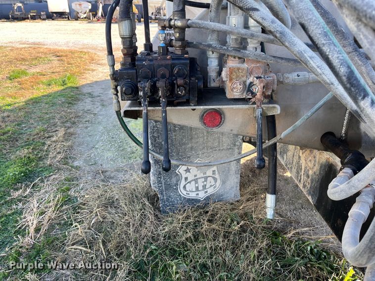 image for item ED2362 2005 International 4300 feed delivery truck