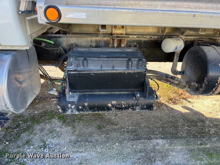 image for item ED2362 2005 International 4300 feed delivery truck