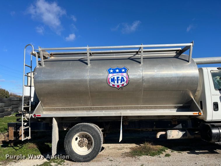 image for item ED2362 2005 International 4300 feed delivery truck