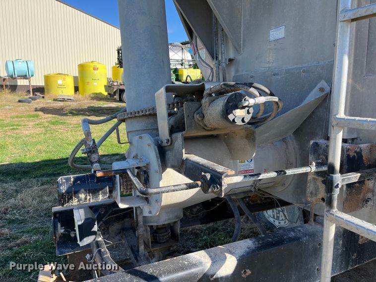 image for item ED2362 2005 International 4300 feed delivery truck