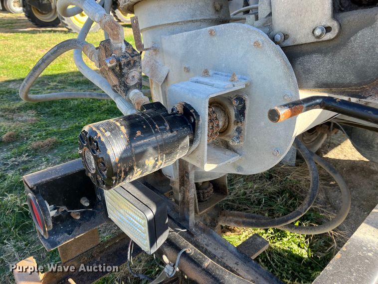 image for item ED2362 2005 International 4300 feed delivery truck