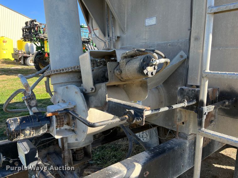 image for item ED2362 2005 International 4300 feed delivery truck