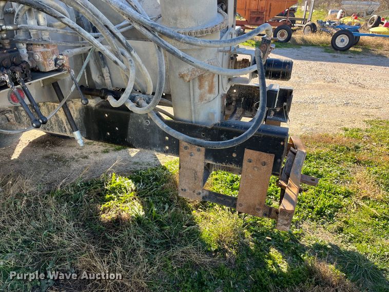 image for item ED2362 2005 International 4300 feed delivery truck