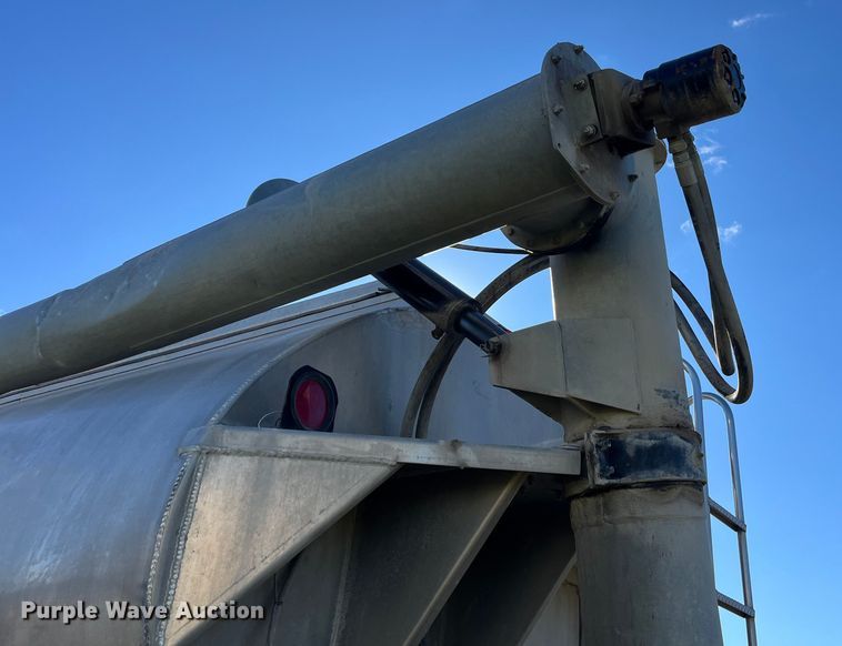 image for item ED2362 2005 International 4300 feed delivery truck