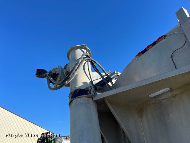 image for item ED2362 2005 International 4300 feed delivery truck