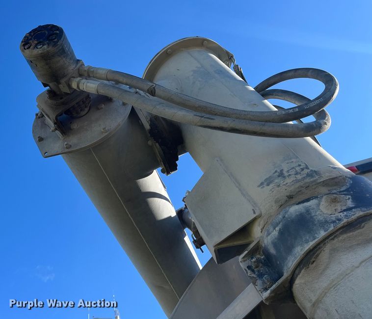 image for item ED2362 2005 International 4300 feed delivery truck