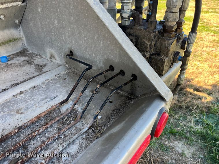 image for item ED2362 2005 International 4300 feed delivery truck