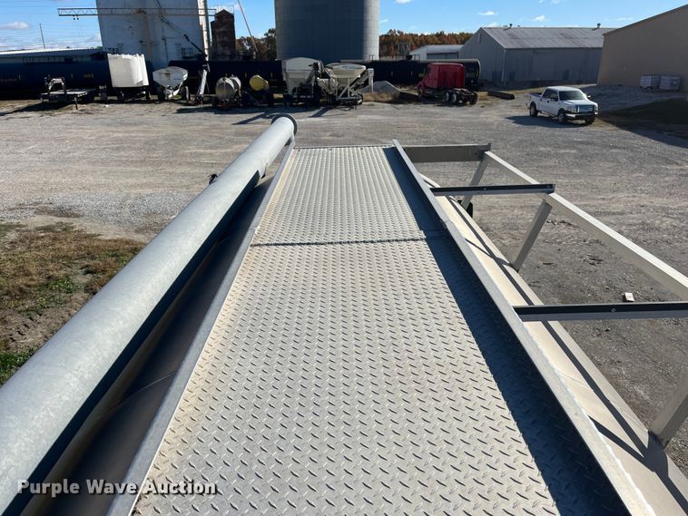 image for item ED2362 2005 International 4300 feed delivery truck