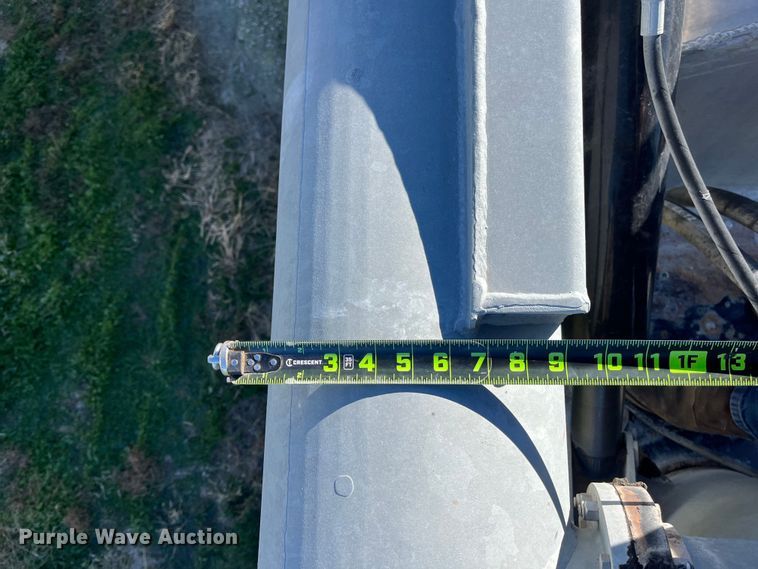 image for item ED2362 2005 International 4300 feed delivery truck